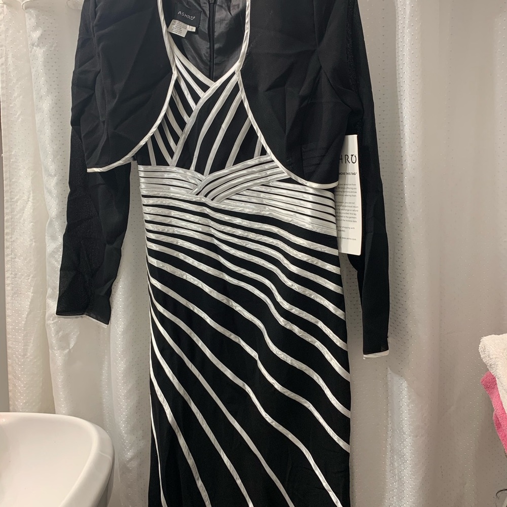 Dress - Picture 2 of 9